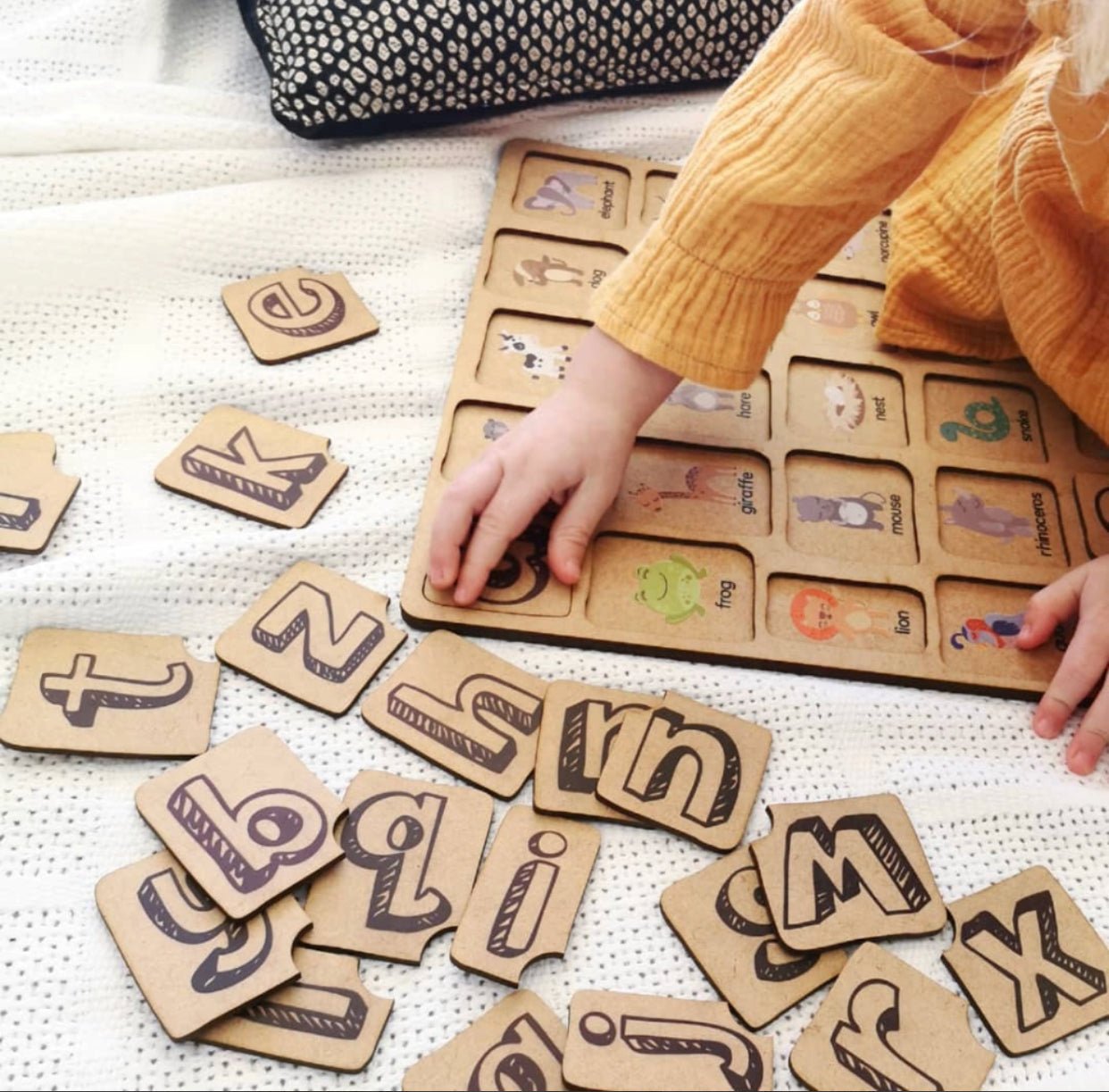 ABC Posting Puzzle - English - Liley and Luca